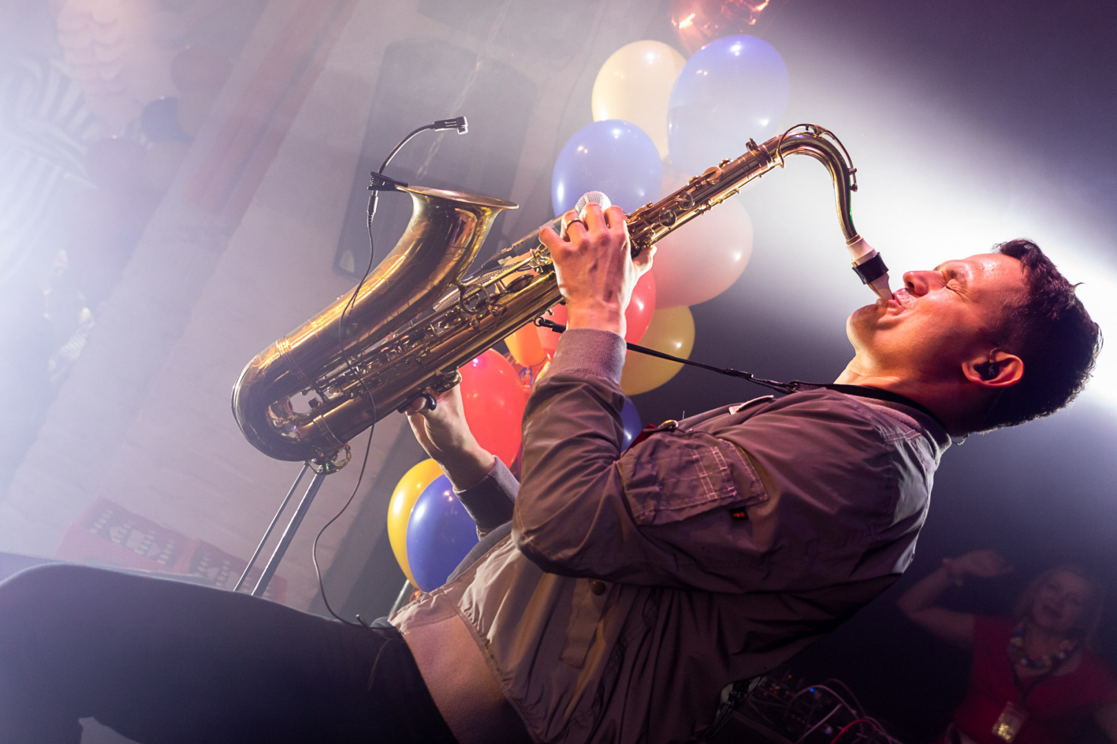 Saxofonist, Querbeat, Weiberfastnacht Ströer, Bogen 2, Köln