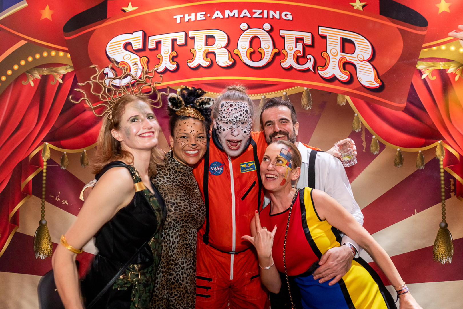 Gruppenfoto, Weiberfastnacht Ströer, Bogen 2, Köln