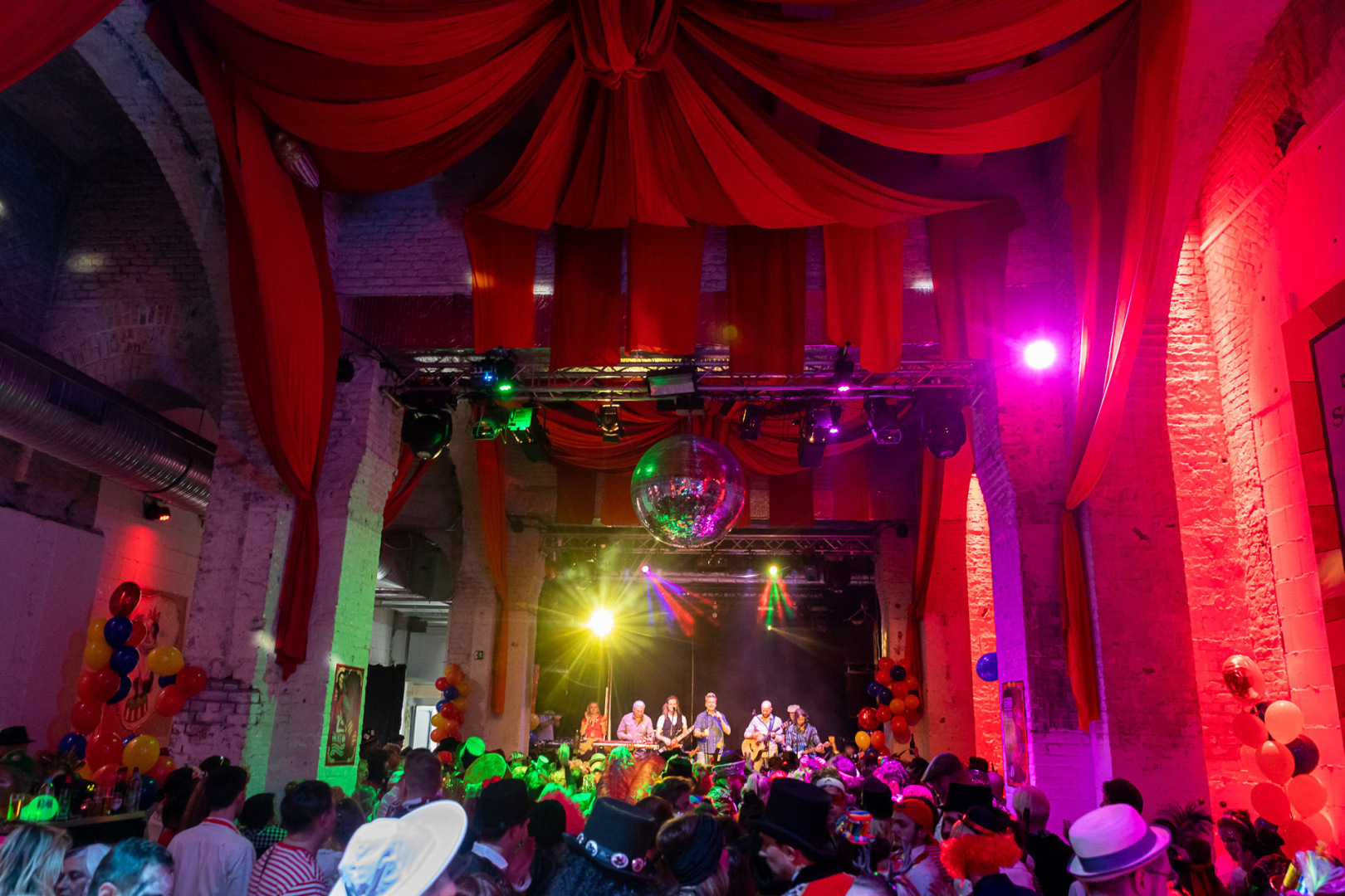 Konzert von Bläck Fööss, Weiberfastnacht Ströer, Bogen 2, Köln