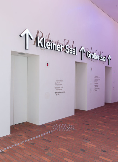 Aufzüge - Architekturfotografie und Leitsystem der Elbphilharmonie