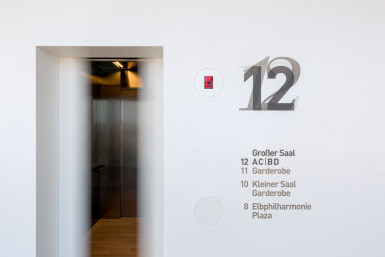 Aufzug - Leitsystem der Elbphilharmonie