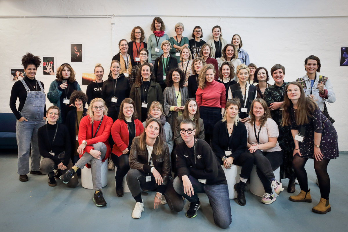 Endbild aus „Female Photoclub, Mitgliederversammlung, 2022, HD Video, 03:57 min“