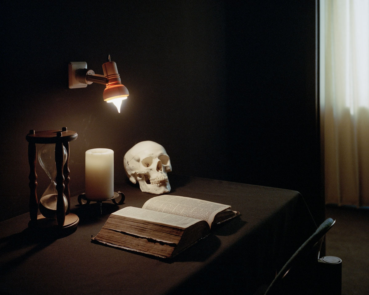 The Chamber of Reflection at ‘Friedrich zur Vaterlandsliebe’ Lodge, Koblenz, Germany, 2016. The Chamber of Reflection can look very different depending on the location and jurisdiction. It is a dark room where candidates can reflect before their initiation into Freemasonry.