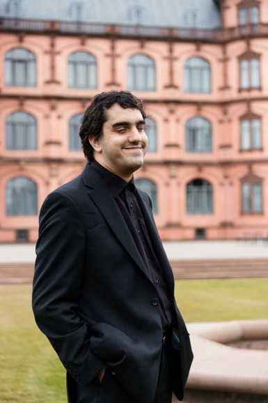 Portrait des blinden Pianisten Marin Engel