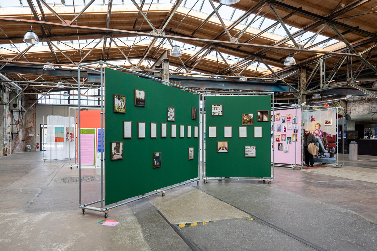 "Trace of Us", Ausstellung im Garagen-Campus in Chemnitz während der Kulturhauptstadt 2025